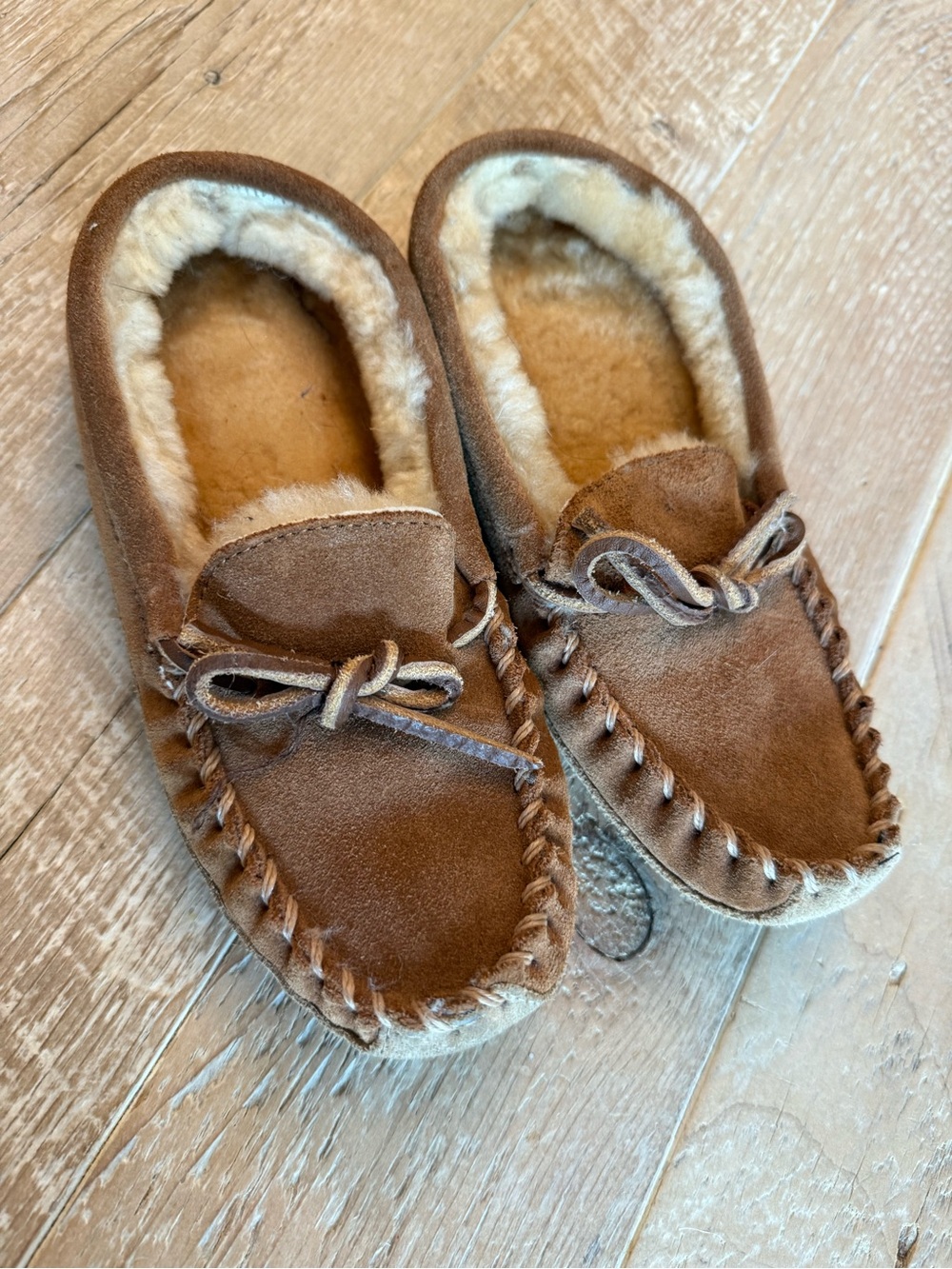 L.L.Bean Big Kids Cozy Brown Suede Moccasin Slippers with Faux Fur Lining 4